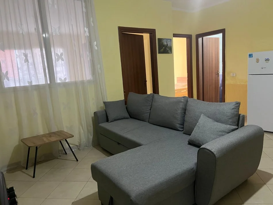 Tirane, jepet me qera apartament 2+1+Ballkon Kati 3, 85 m² 380 € (Yzberisht)