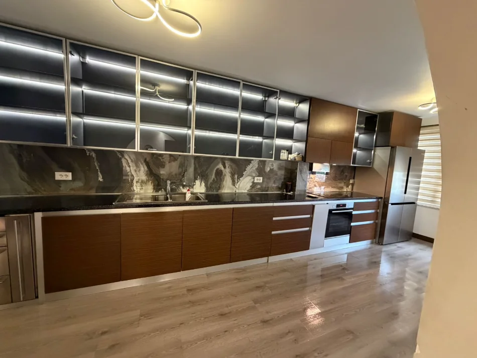Tirane, shitet apartament 2+1 , 120 m² 229.000 €