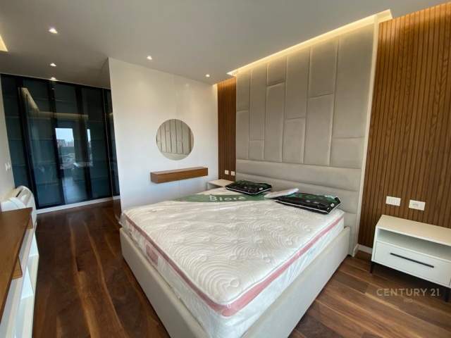 Tirane, jepet me qera apartament 1.200 Euro (ZOGU I ZI)