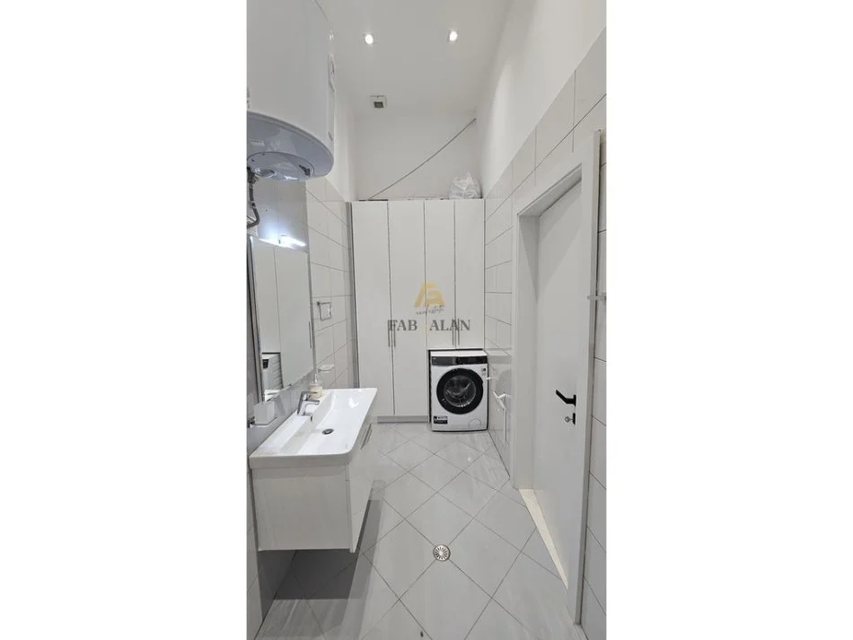 Tirane, shitet apartament 2+1+2 Kati 2, 118 m² 320.000 € (Rruga Peti, Liqeni i Thate)