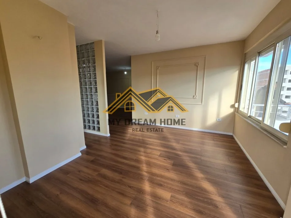 Durres, shitet apartament 2+1+Ballkon Kati 9, 115 m² 160.000 € (POLICIA DURRES)