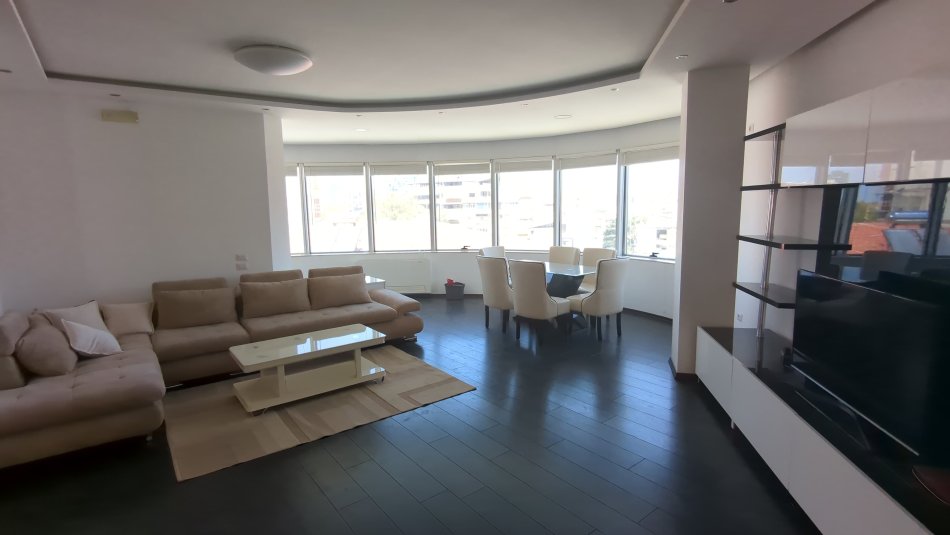 Tirane, jepet me qera 3+1 Kati 4, 180 m² 1.500 € (RRUGA BUDI)
