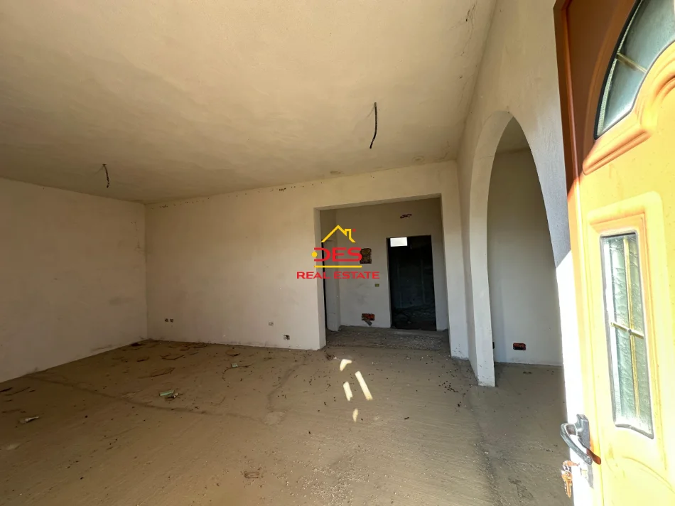 Vlore, shitet shtepi 2+1+Ballkon Kati 0, 115 m² 95.000 € (Babicë e Madhe)