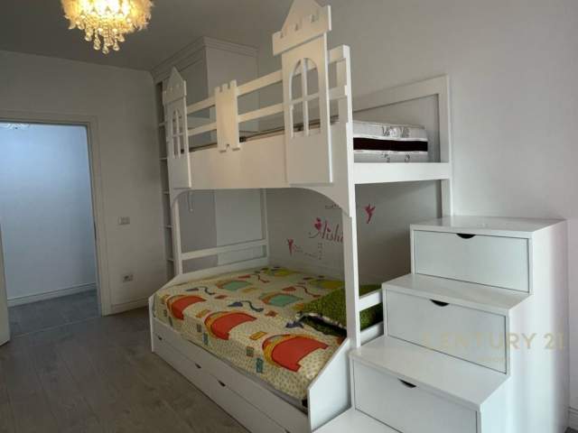 Tirane, jepet me qera apartament 2+1+BLK Kati 3, 100 m² 650 Euro (Tower Bridge 3, Shkolla e Bashkuar)