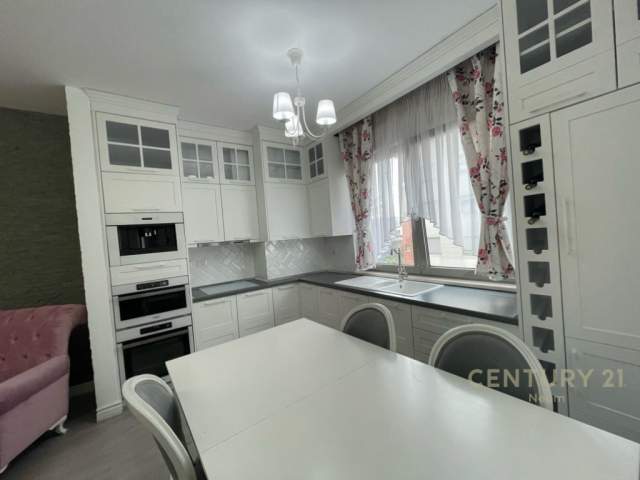Tirane, jepet me qera apartament 2+1+BLK Kati 3, 100 m² 650 Euro (Tower Bridge 3, Shkolla e Bashkuar)