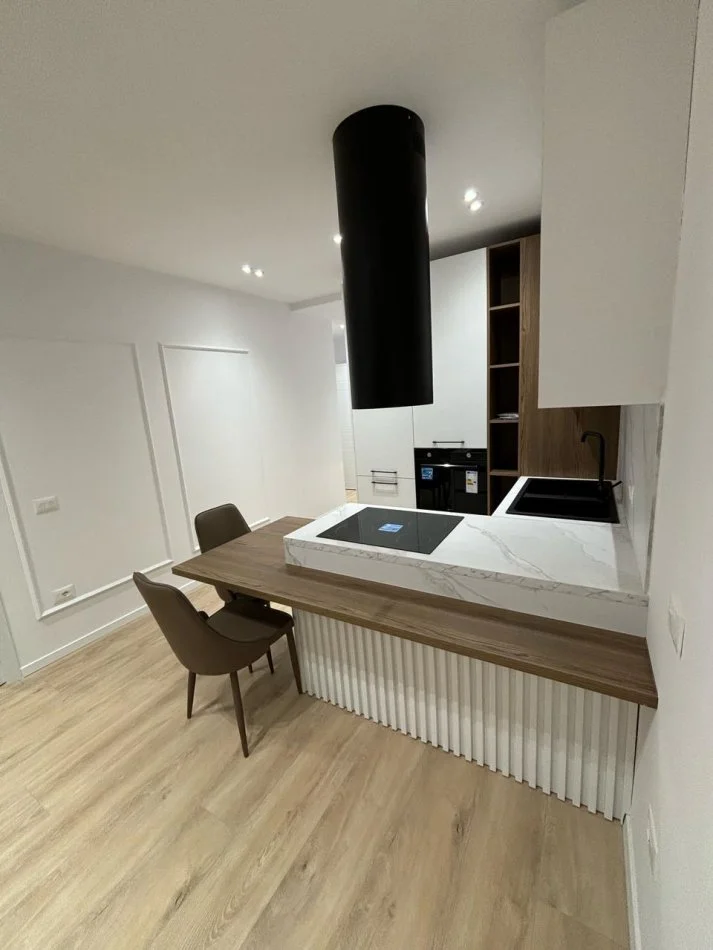 Tirane, jap me qera apartament 1+1 Kati 6, 500 € (Astir)