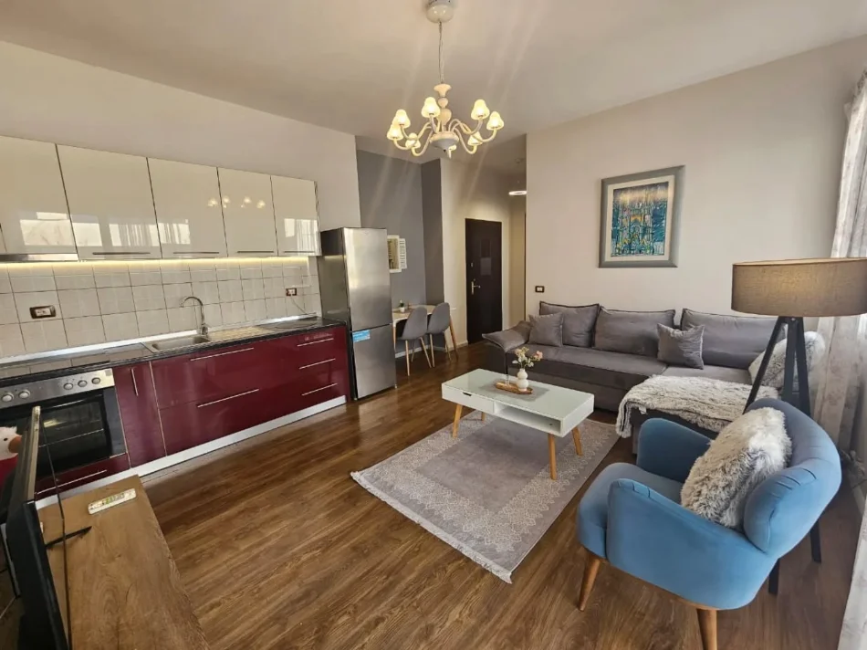 Tirane, jepet me qera apartament 1+1 Kati 6, 650 € (pazari i ri)