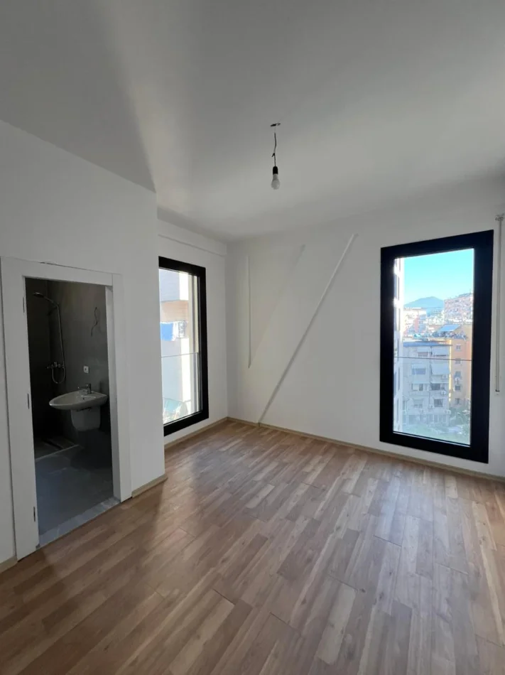 Tirane, shitet apartament 2+1+Ballkon , 123 m² 437.000 € (Rruga e kosovareve)