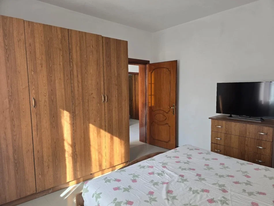 Tirane, jepet me qera shtepi 2+1 Kati 1, 100 m² 400 € (LAPRAKE,RRUGA IMZOT MARK SOPI.)