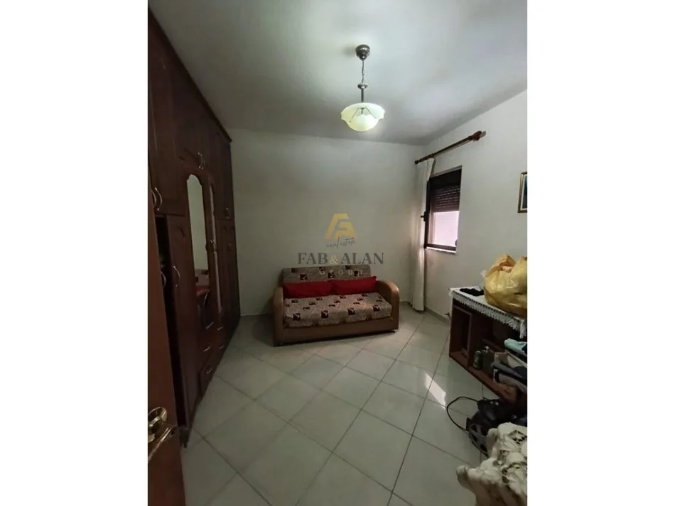 Durres, shitet apartament 3+1 Kati 5, 126 m² 250.000 € (Pallati i Sportit)