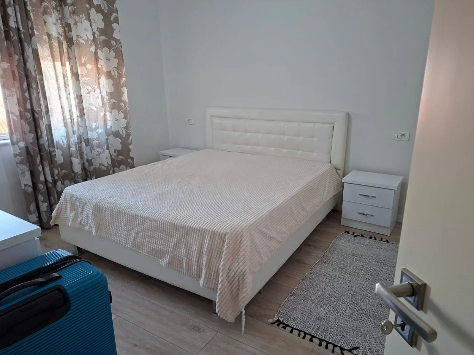 Tirane, jepet me qera apartament 2+1+Ballkon Kati 5, 76 m² 650 € (Ura e Tabakëve)