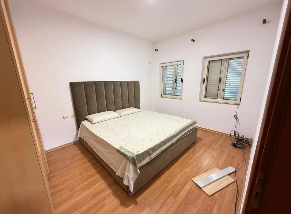Tirane, jepet me qera apartament 2+1 Kati 2, 85 m² 500 € (Rruga kongresi i lushnjes)