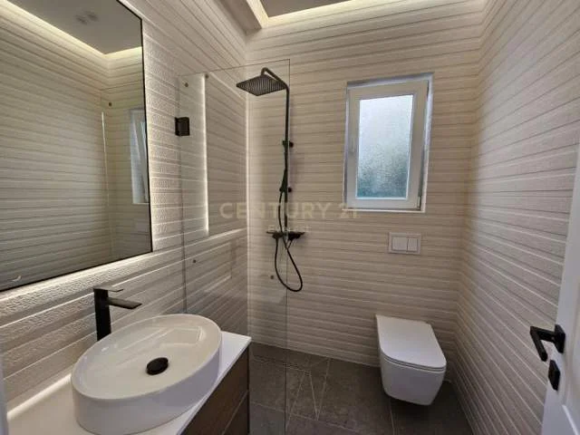 Tirane, jepet me qera apartament 3+1 Kati 1, 140 m² 1.500 Euro (Kopeshti Botanik)