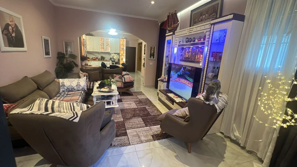Tirane, shitet Vile 2+1 , 112 m² 185.000 € (vasil shanto)