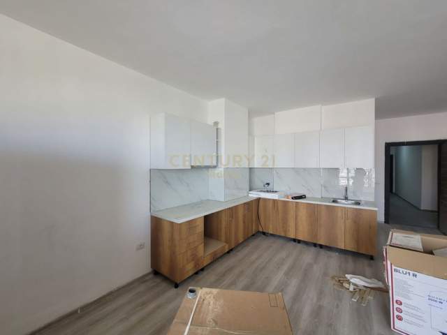 Tirane, jepet me qera apartament Kati 7, 74 m² 300  (Ish Fusha e Aviacionit)