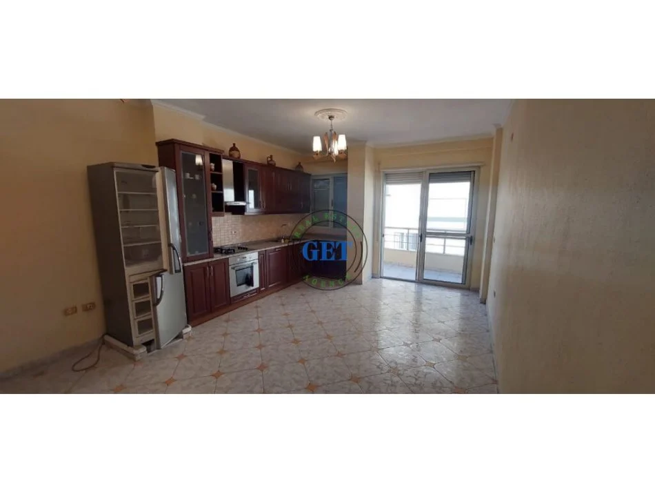 Durres, jepet me qera apartament 3+1 Kati 3, 100 m² 400 € (Plazh, Durrës)