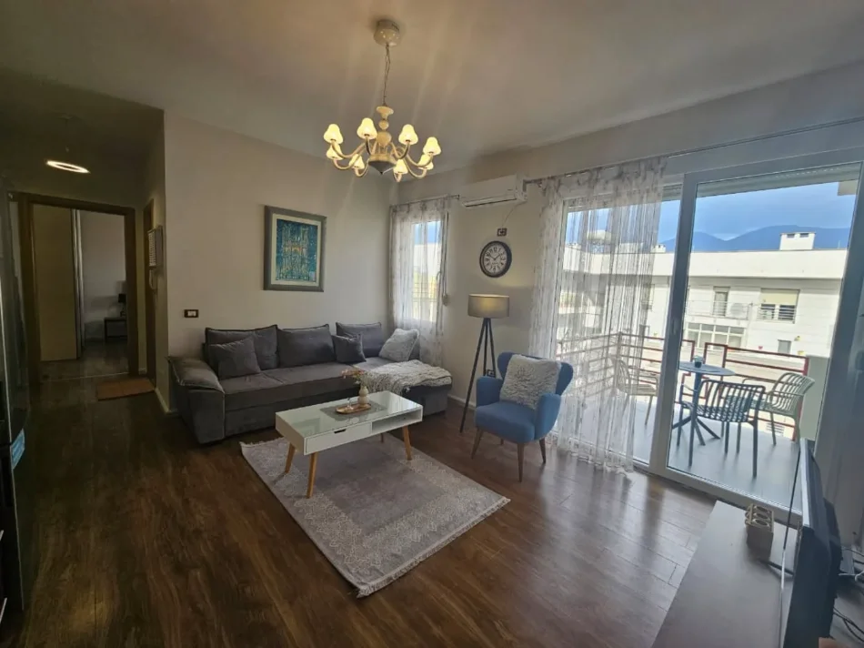 Tirane, jepet me qera apartament 1+1 Kati 6, 650 € (pazari i ri)