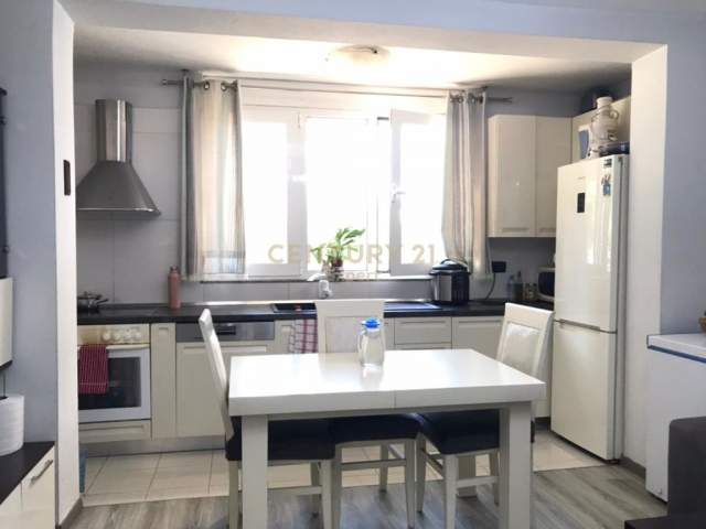 Tirane, shitet apartament 3+1+A Kati 2, 85 m² 135.000 Euro (Rruga Muhamet Gjollesha,HOTEL DORO CITY)