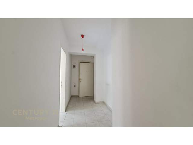 Tirane, jepet me qera zyre Kati 2, 65 m² 650 Euro (9 Kateshet)