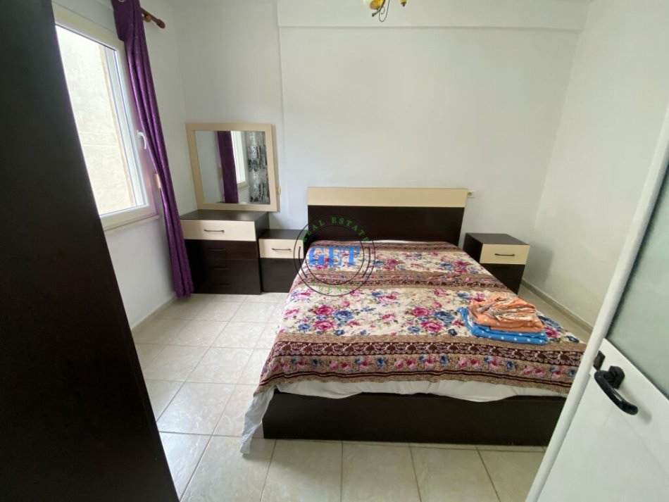 Durres, jepet me qera apartament 1+1 Kati 2, 300 € (Shembi Kavajes, Durrës)