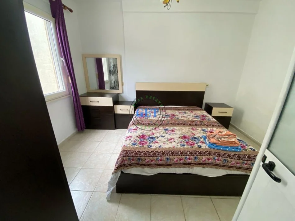 Durres, jepet me qera apartament 1+1 Kati 2, 300 € (Shembi Kavajes, Durrës)