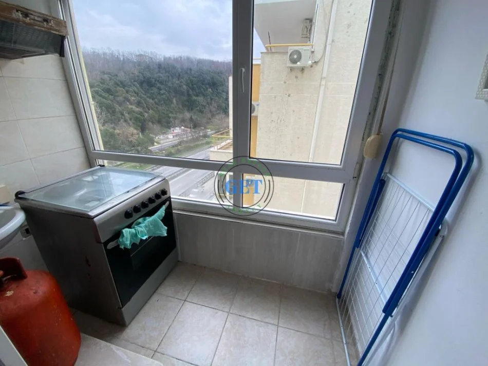 Durres, jepet me qera apartament 1+1 Kati 6, 48 m² 300 € (Shembi Kavajes, Durrës)
