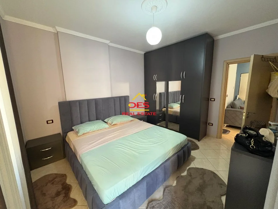 Vlore, jepet me qera apartament 1+1+Ballkon Kati 3, 70 m² 350 € (Rruga Murat Tërbaçi)
