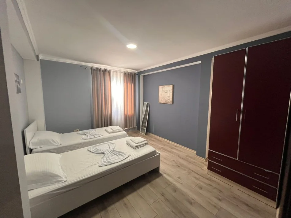 Tirane, jepet me qera apartament 2+1 Kati 3, 120 m² 550 € (Pizzeri Class Laprake)