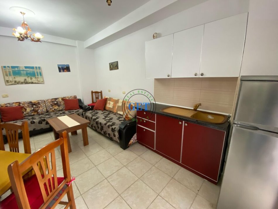 Durres, jepet me qera apartament 1+1 Kati 2, 300 € (Shembi Kavajes, Durrës)