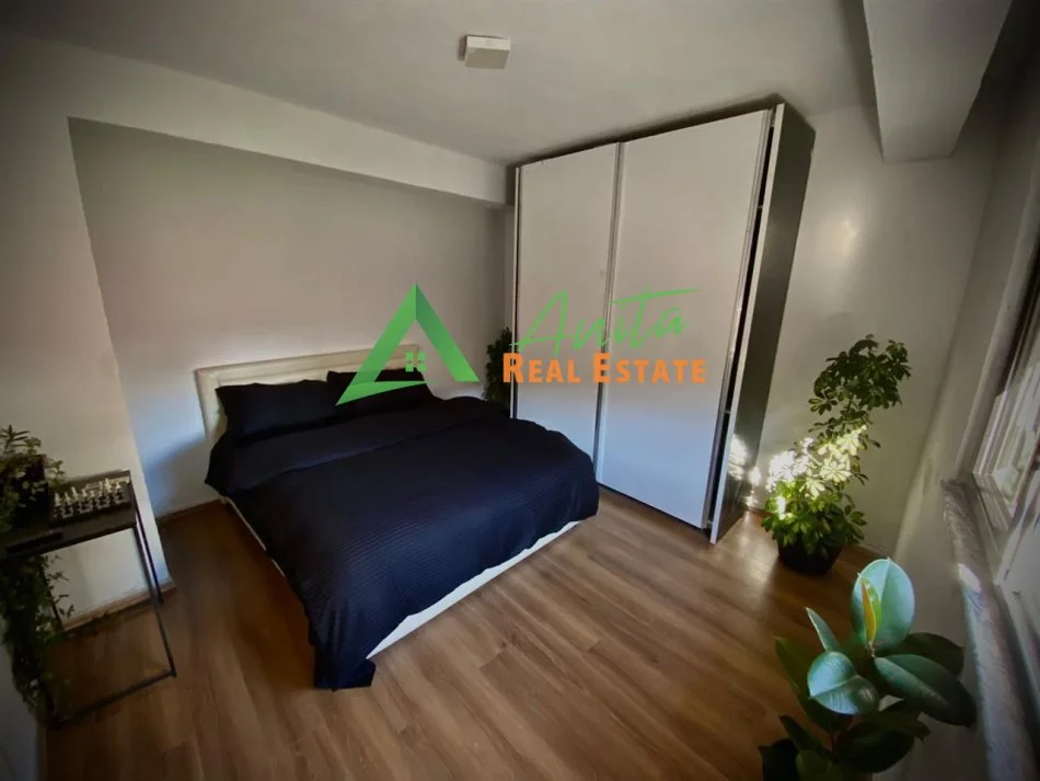 Tirane, jepet me qera apartament 1+1 Kati 2, 62 m² 500 € (Rruga Vllazen Huta)