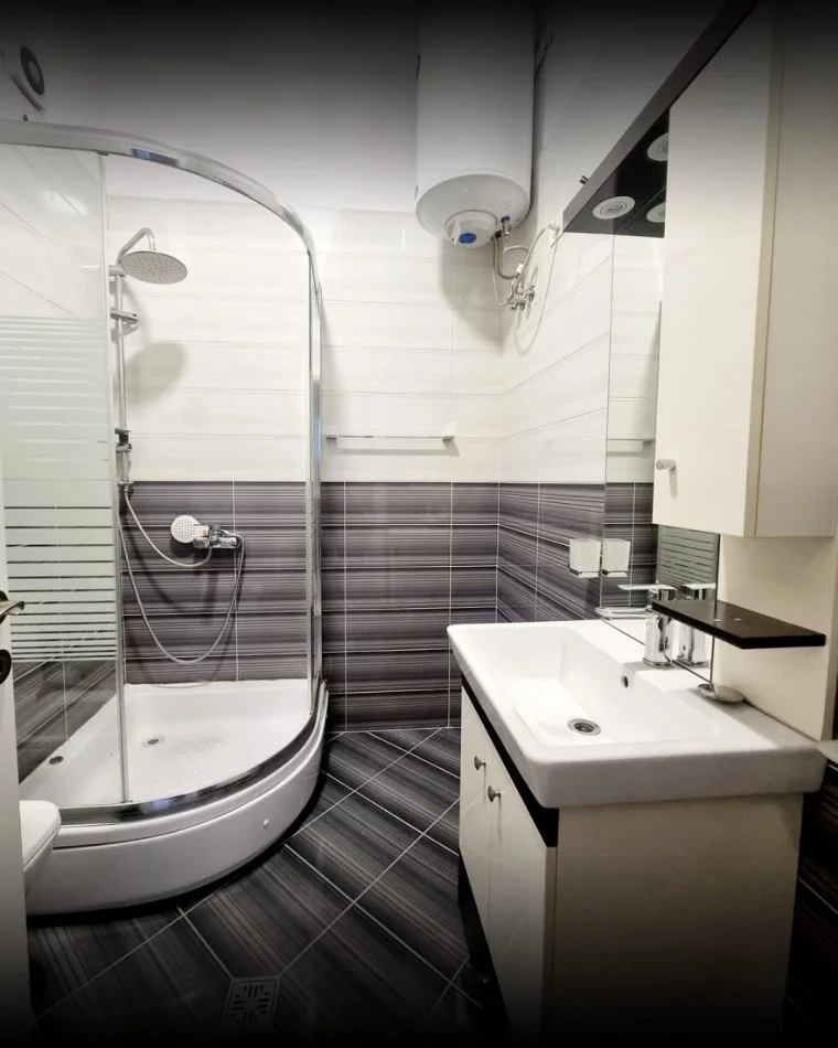 Tirane, jepet me qera 2+1+Ballkon Kati 2, 98 m² 850 € (Janos Hunyadi)