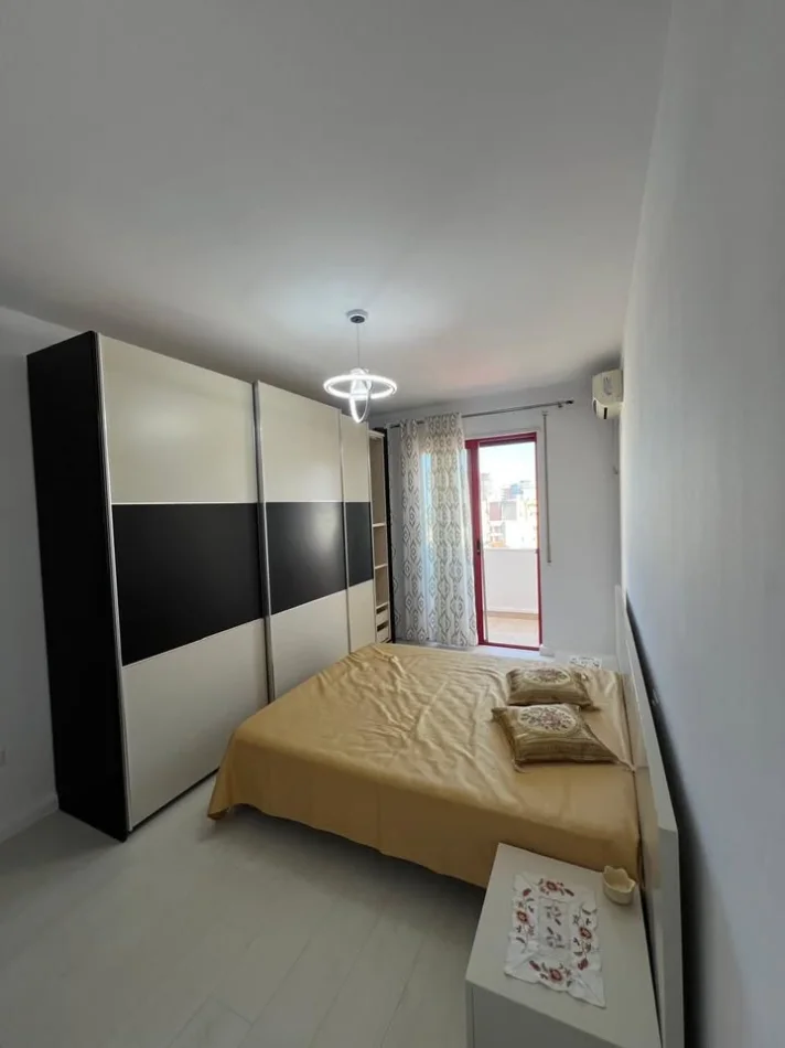 Durres, jepet me qera apartament 2+1+Aneks+Ballkon Kati 6, 600 € (Gjykata,Durres)