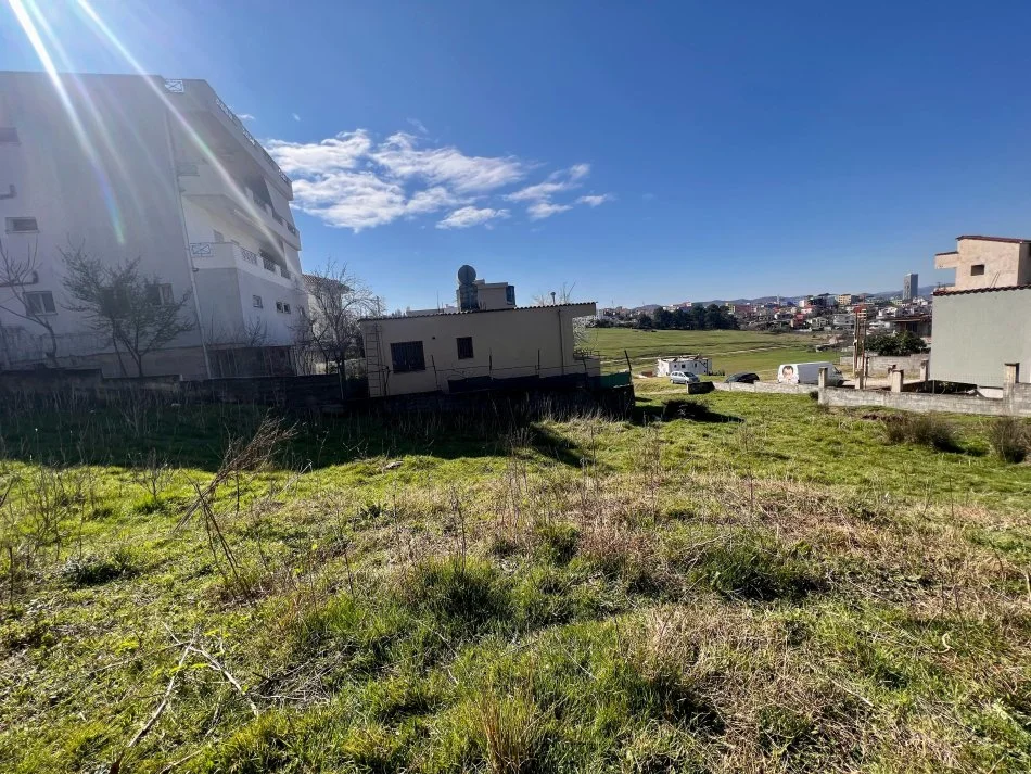 Tirane, shitet toke , 364 m² 73.000 € (Ali Dem)