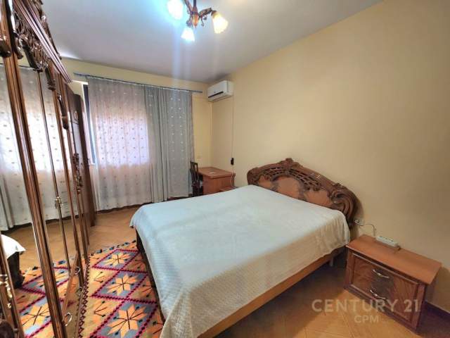 Tirane, jepet me qera apartament 1+1+A+BLK Kati 7, 93 m² 400 Euro (Komuna e Parisit)