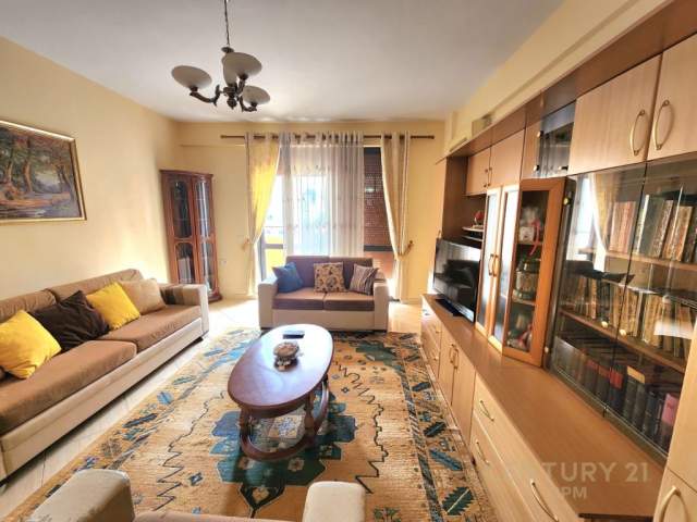 Tirane, jepet me qera apartament 1+1+A+BLK Kati 7, 93 m² 400 Euro (Komuna e Parisit)