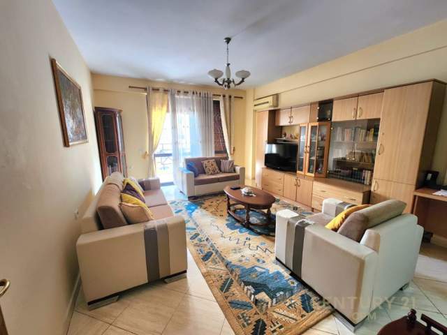 Tirane, jepet me qera apartament 1+1+A+BLK Kati 7, 93 m² 400 Euro (Komuna e Parisit)