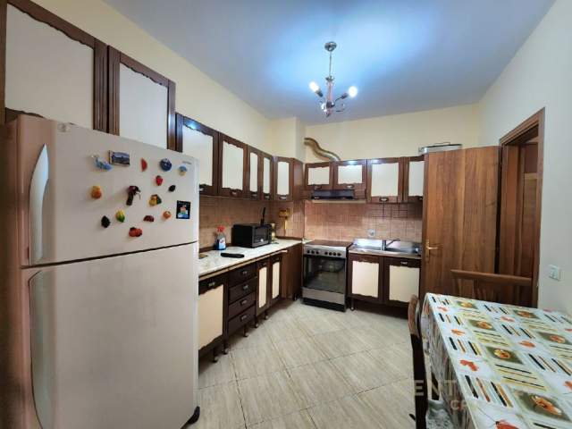 Tirane, jepet me qera apartament 1+1+A+BLK Kati 7, 93 m² 400 Euro (Komuna e Parisit)