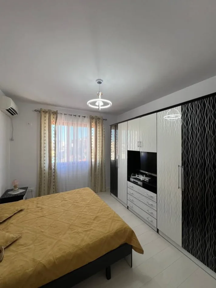 Durres, jepet me qera apartament 2+1+Aneks+Ballkon Kati 6, 600 € (Gjykata,Durres)