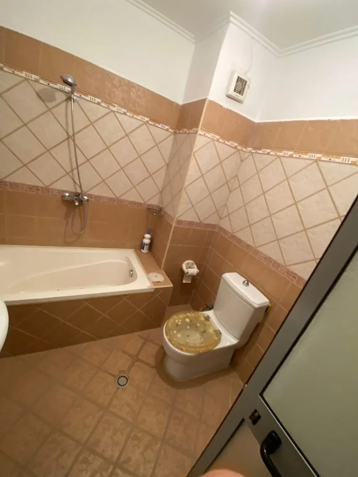 Tirane, jepet me qera 2+1+Ballkon Kati 3, 65 m² 400 € (pran restorant Freskut)