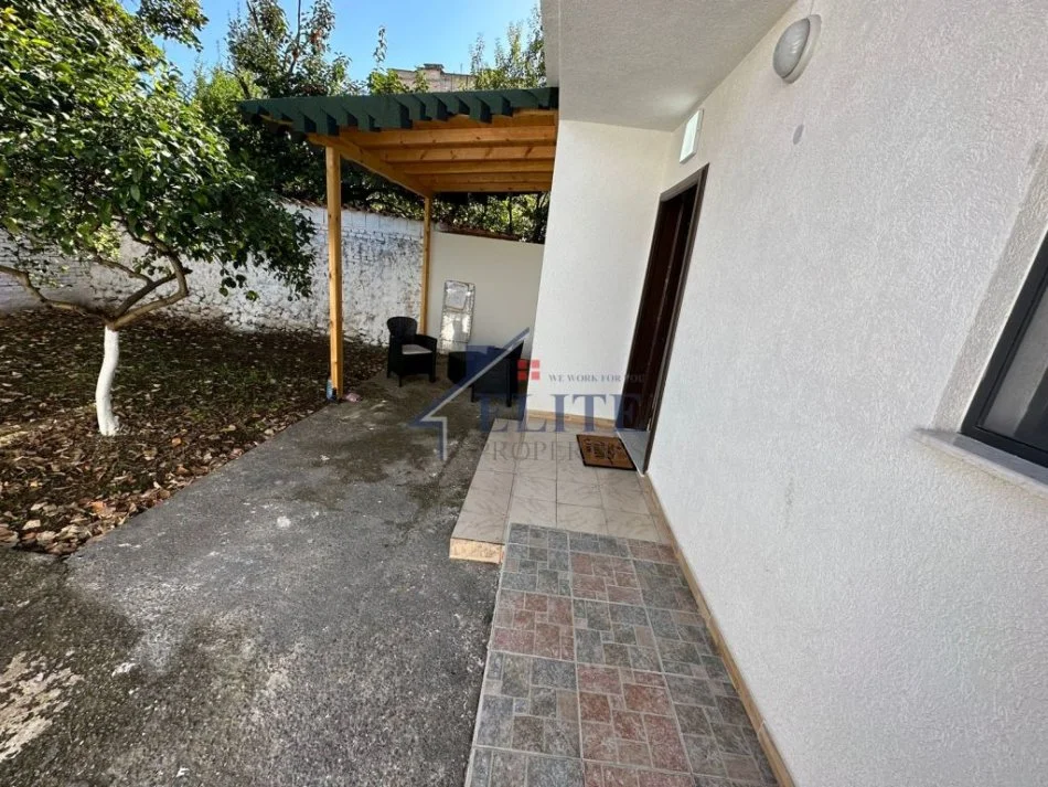 Tirane, jepet me qera shtepi 1+1+Aneks+Ballkon Kati 0, 60 m² 550 € (Tregu Cam)