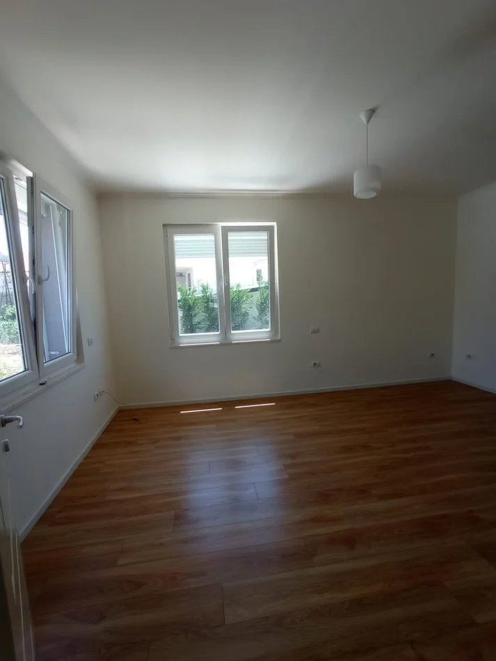 Tirane, jepet me qera Vile 4+1+Aneks+Ballkon Kati 2, 250 m² 2.000 € (Lunder)