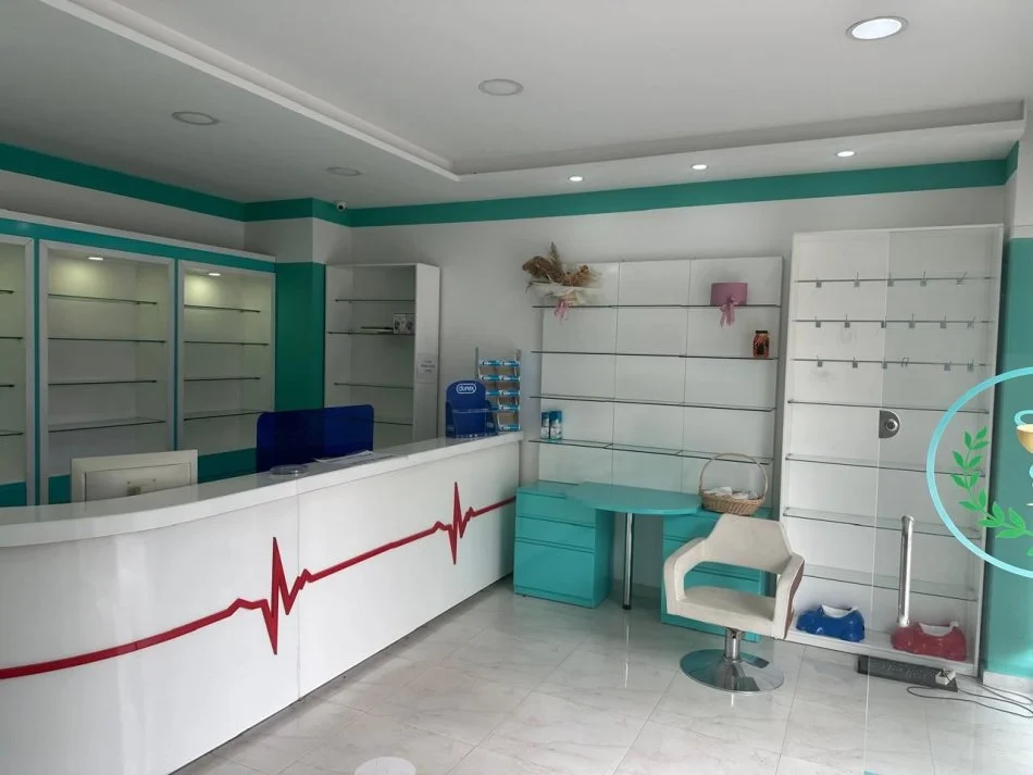 Tirane, Shiten Mobilje Farmacie 400 €