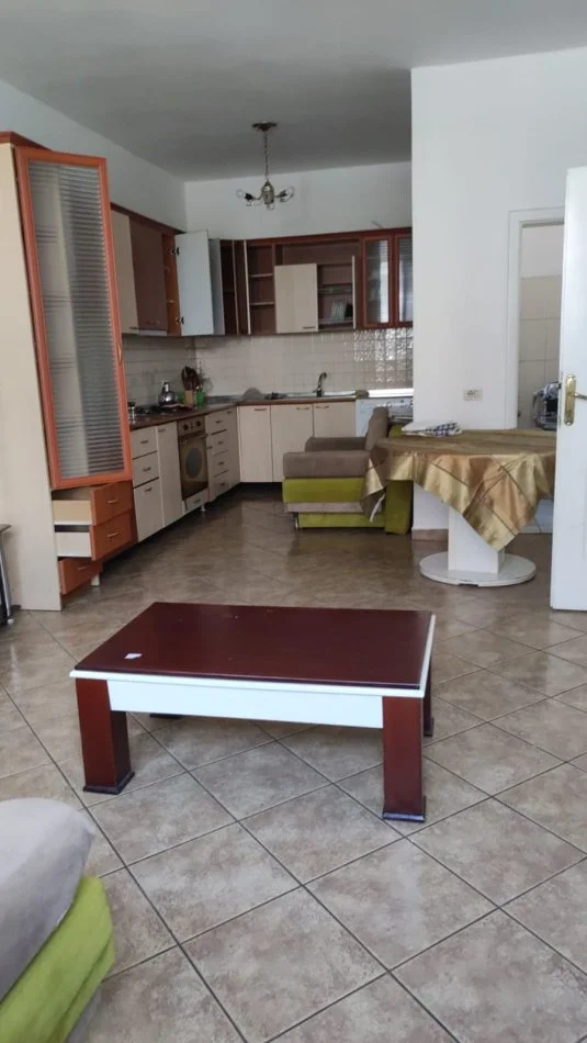 Tirane, jepet me qera Vile 1+1 Kati 1, 400 € 