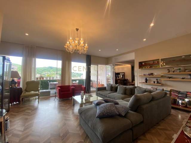 Tirane, shitet  penthouse 228 m2 350.000 Euro (rruga e kavajes)