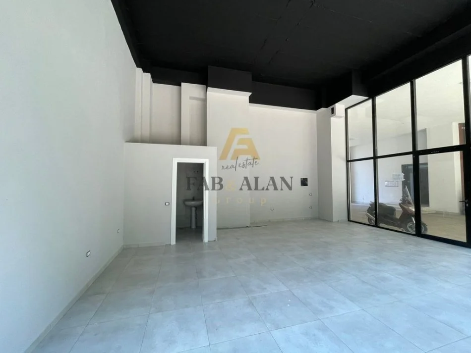 Tirane, jepet me qera Kati 0, 75 m² 805 € (Astir)
