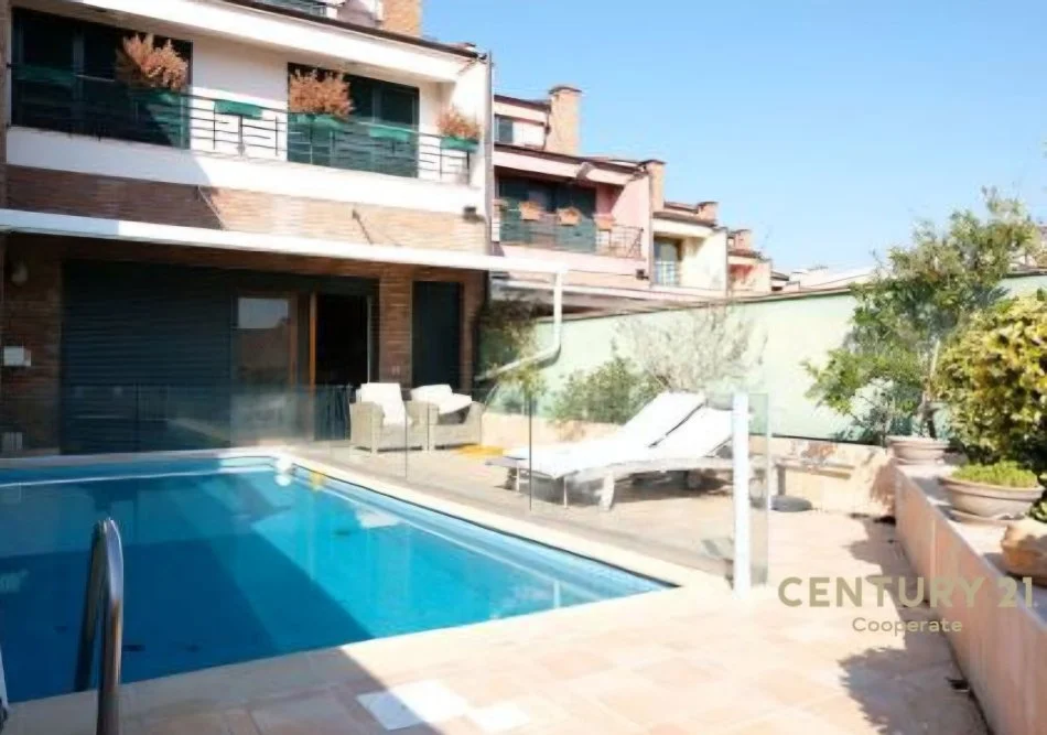 Tirane, jepet me qera Vile 3+1+Ballkon Kati 3, 340 m² 2.500 € (Kodra e Diellit)