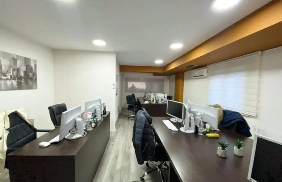 Tirane, shitet ambjent biznesi , 194 m² 1.100.000 € (prane petro nini luarasi)