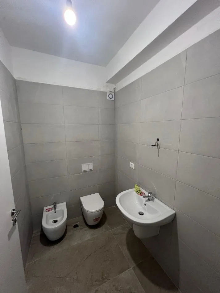 Tirane, shes apartament 2+1+Ballkon Kati 1, 96 m² 220.000 € (Myslym Shyri)