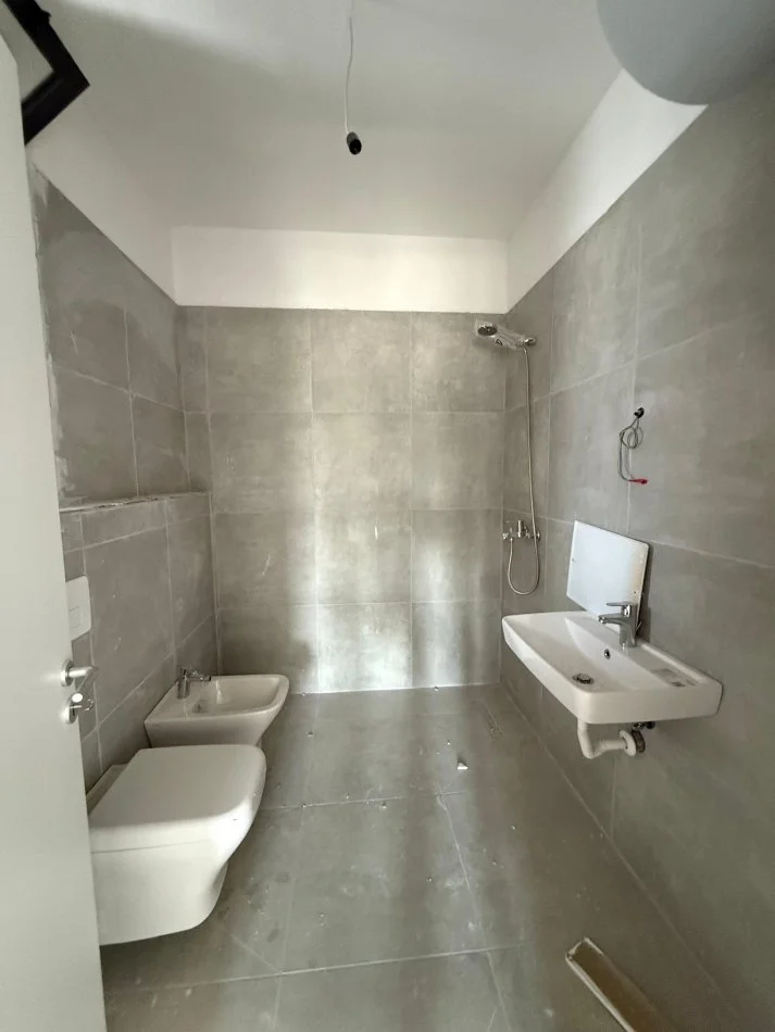 Tirane, jepet me qera apartament 2+1 Kati 7, 120 m² 600 € (rruga karl gega)