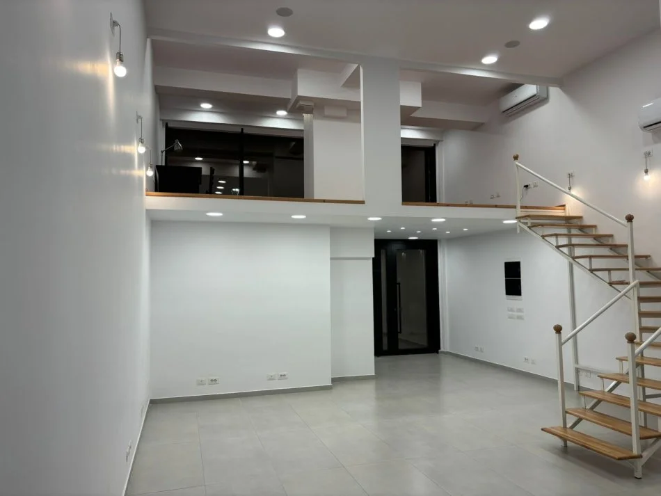 Dyqan me qira buze rruges kryesore ne Myslym Shyr!